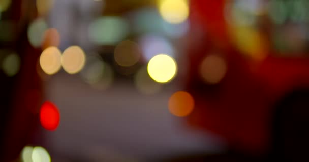 Bokeh lichten in Piccadilly Circus bij nacht — Stockvideo