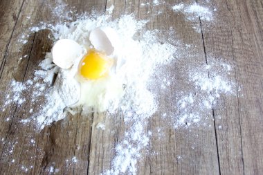 Yumurta ve un, fesleğen