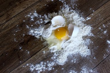 Yumurta ve un, ekmek tarifi