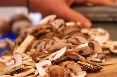 Scooping doğranmış mantar