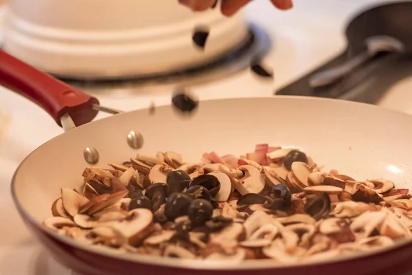 Düşen Siyah Zeytin