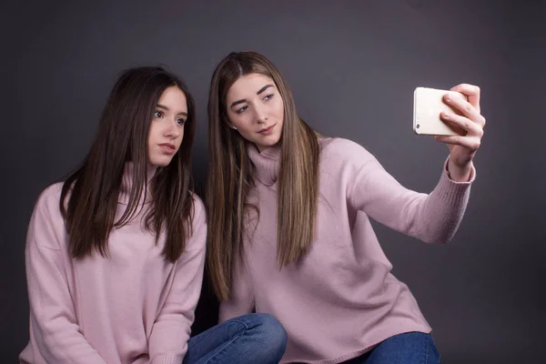 Melhores Amigos Fazendo Selfie — Fotografia de Stock