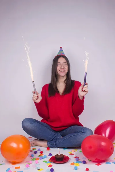 Menina Celebração Isolado Branco — Fotografia de Stock