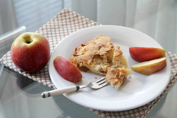 Apple Pie Apple Pie Apples White Plate 로열티 프리 스톡 사진