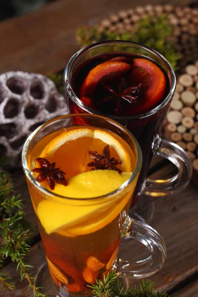 Vin chaud rouge et jaune — Photo