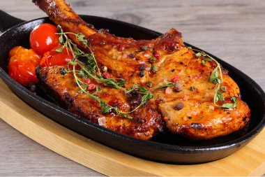 Tomahawk biftek sebze ile