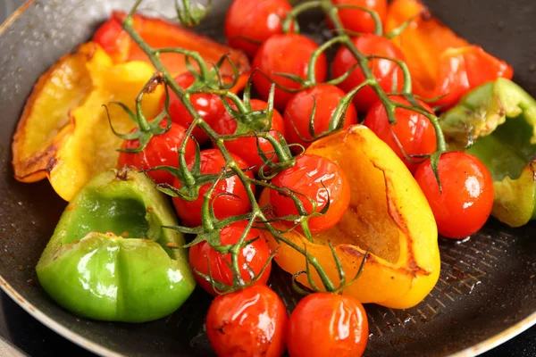 Domates ve kırmızı biber hazırlamak