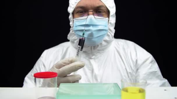 Researcher Spreads Virus Test Blood Examination Glass Protective Equipment Needle — Stock Video