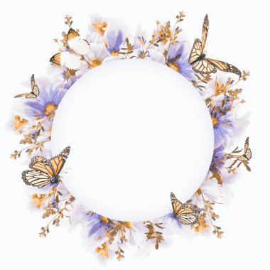 Menekşe ve campanula'lar ile etkileyici bir geçmiş.