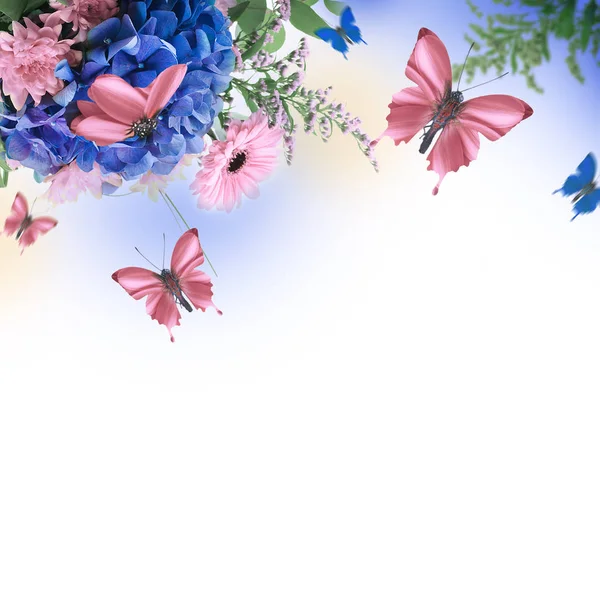 Cartão floral incrível com hortênsias e borboletas — Fotografia de Stock