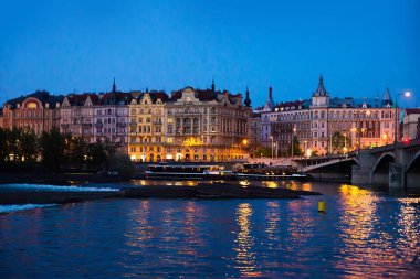 Prag 'ın gece manzarası