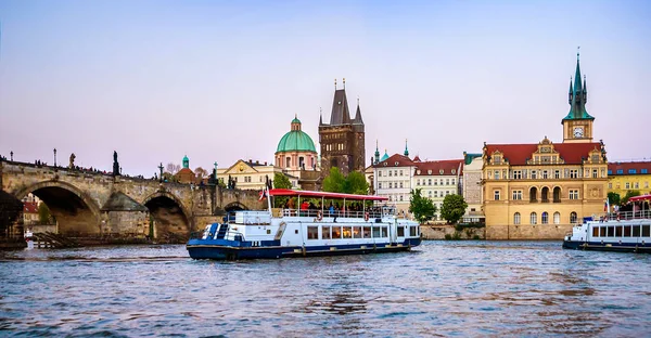 Praga é a capital da República Checa — Fotografia de Stock