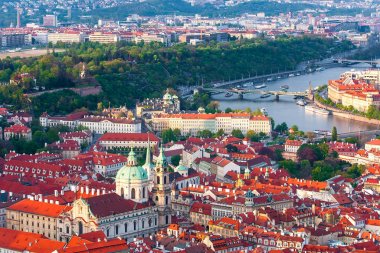 panoramik Prag ve vltava Nehri üzerinde