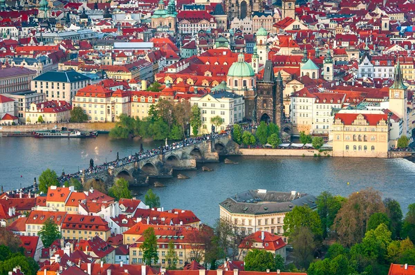 Vista panoramica su Praga e sul fiume Moldava — Foto Stock