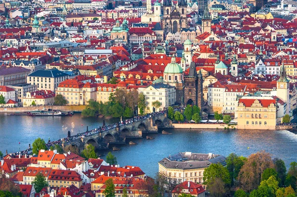 Vista panorámica sobre Praga y el río Moldava — Foto de Stock