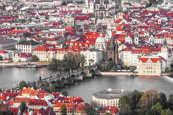 Vista panoramica su Praga e sul fiume Moldava — Foto Stock