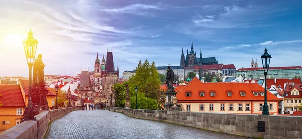 Famous charles bridge — Stock Photo, Image