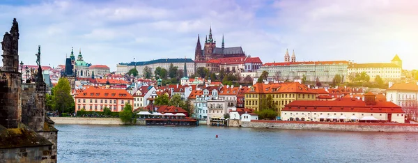 Famosos pontos turísticos históricos de Praga — Fotografia de Stock