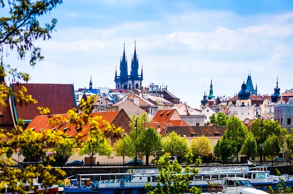 有名なプラハの歴史的観光スポット — ストック写真