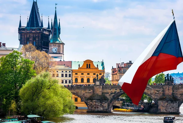 прага жара. чески крумлов, чешская республика. туристы в чехии. коронавирус прага. пмж чехии.