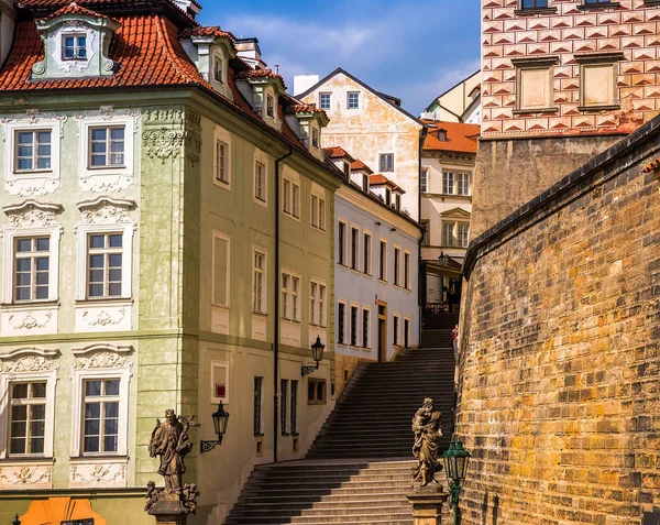 Prag Çek Cumhuriyeti 'nin başkentidir.