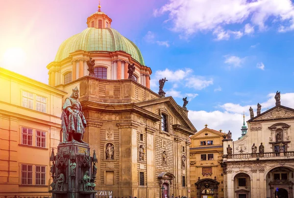 Prag Çek Cumhuriyeti 'nin başkentidir.