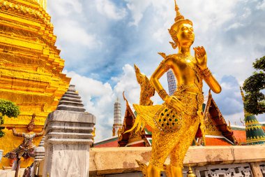 Ki-nara at Grand Palace