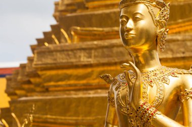 Ki-nara at Grand Palace