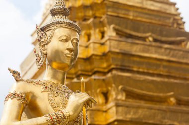 Ki-nara at Grand Palace