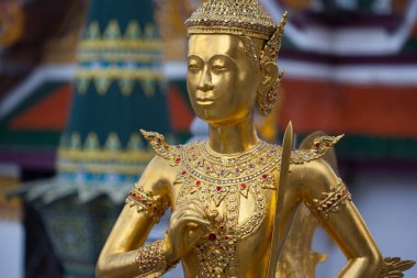 Ki-nara at Grand Palace