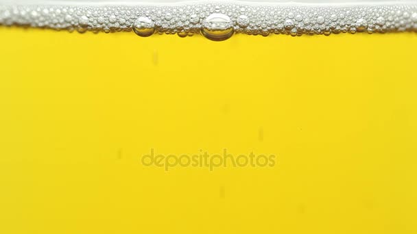 Bier in glas close-up — Stockvideo