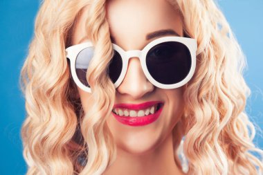 güzel sarışın kız 