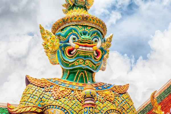 Demonin suojelija Wat Phra Kaew — kuvapankkivalokuva