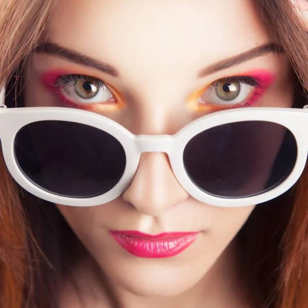 Beautiful young girl wear sunglasses — Stock Photo, Image