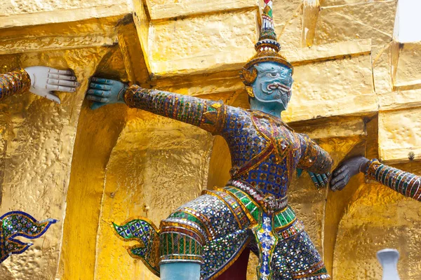 Статуя Будди в Grand Palace — стокове фото