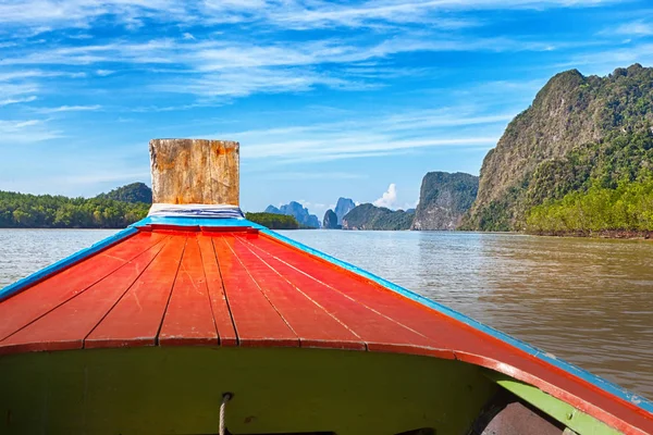 Boat trip to tropical islands from Phuket — Stock Photo, Image