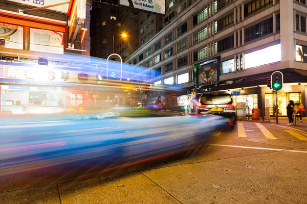 A taxi in motion under in the streets of Hong Kong — Stock Photo, Image