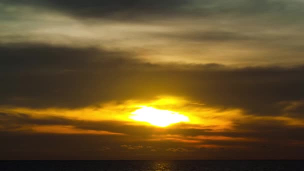 Solnedgång över havet i Thailand — Stockvideo