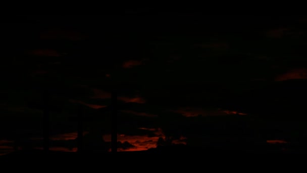 Christliche Kreuze bei Sonnenaufgang — Stockvideo