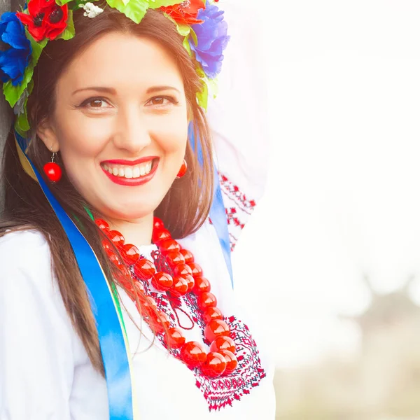 우크라이나 국가 옷을 입고 여자 — 스톡 사진