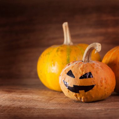 Halloween jack-o-lantern arka plan üzerinde