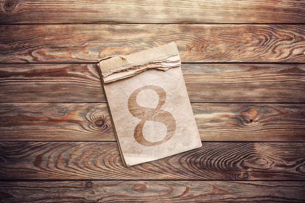 ahşap zemin üzerinde eski defter