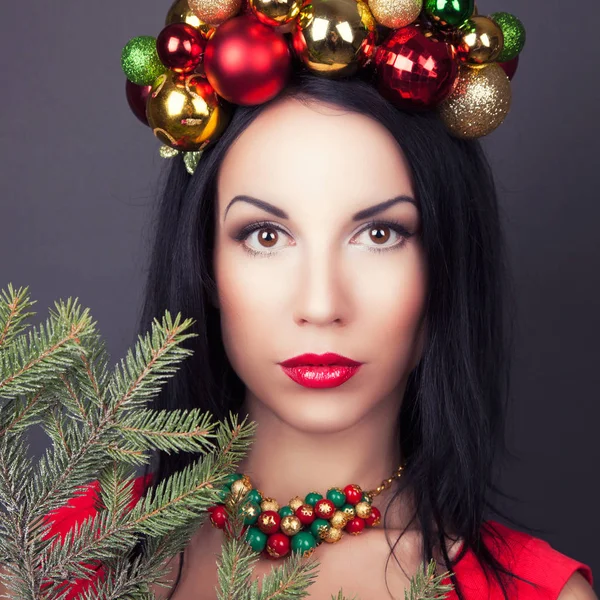 Mujer con corona de Navidad —  Fotos de Stock