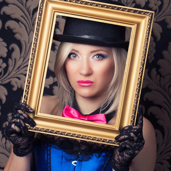 Beautiful cabaret woman posing — Stock Photo, Image