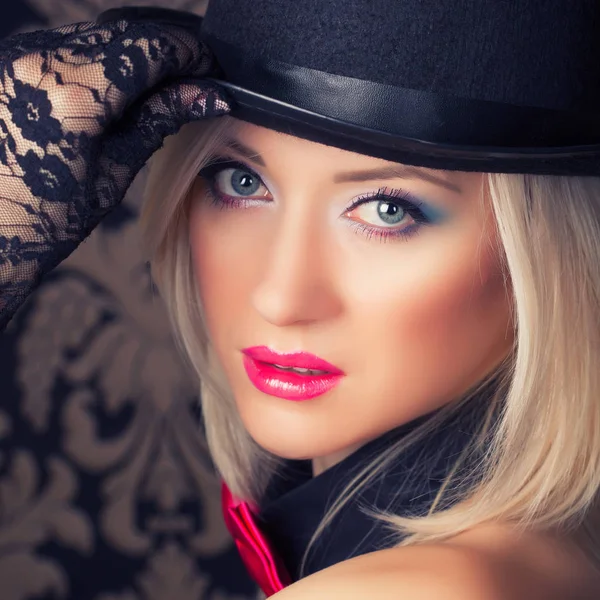 poz güzel kabare kadın 