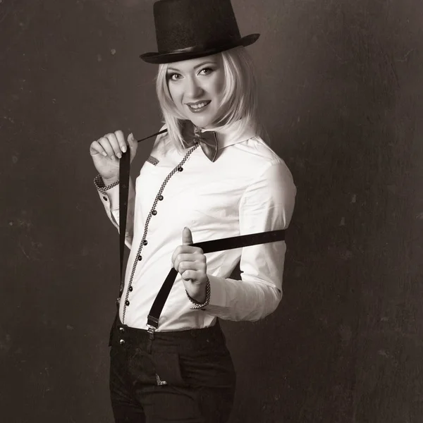 Woman wearing top hat and bow tie — Stock Photo, Image