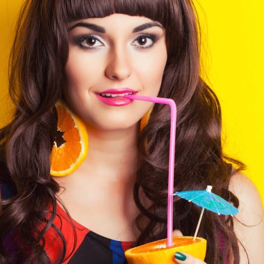 portakal suyu içme kadın