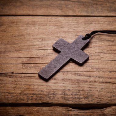 ahşap arka plan çarmıhta 