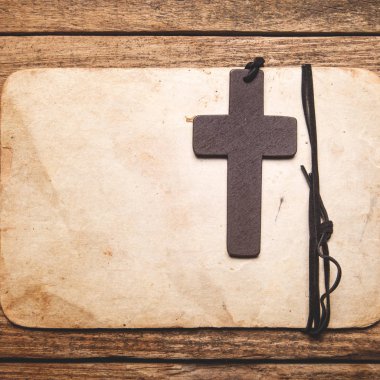 ahşap arka plan çarmıhta 