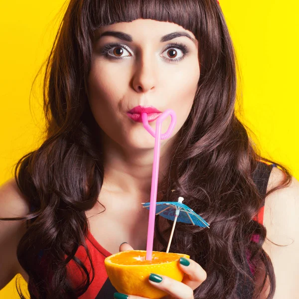 portakal suyu içme kadın